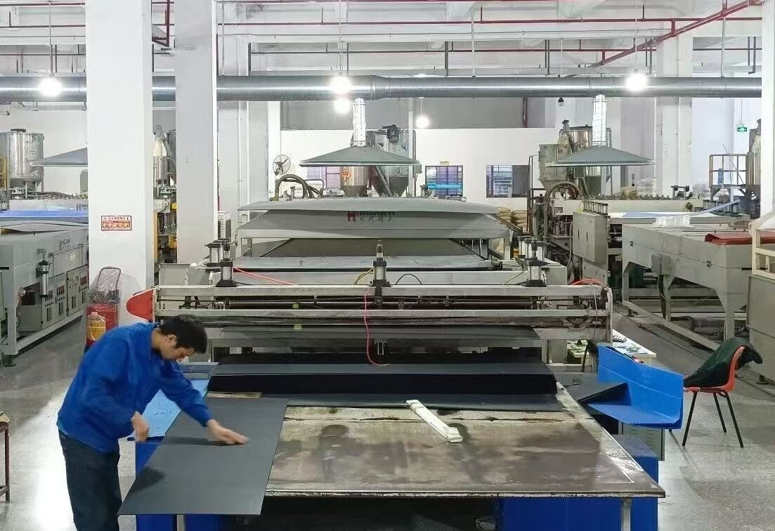 Home Corrugated plastic sheet production inside Xianghui factory