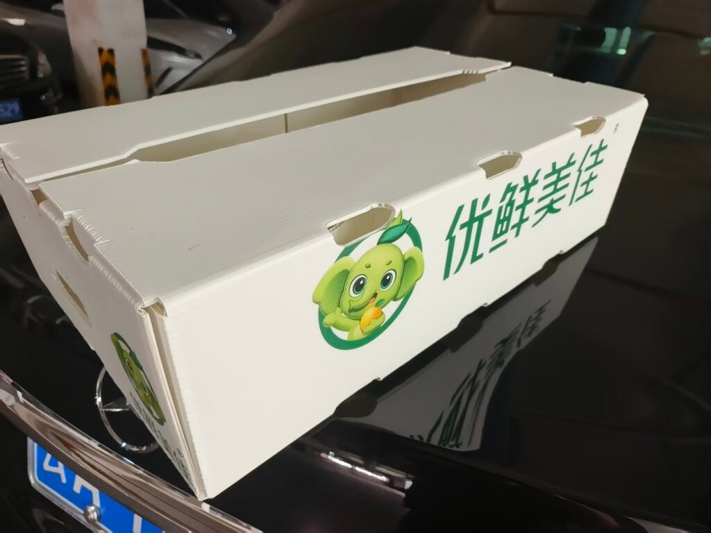 White printed PP corrugated plastic box placed on a vehicle for transport